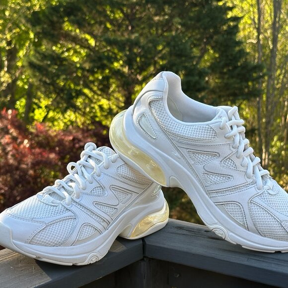 Michael Kors White Casual Sneaker - Size US Womens 9.5 - Picture 1 of 10